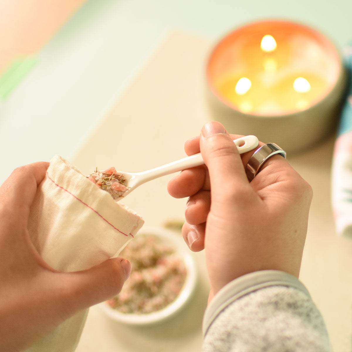 Sachet de coton et infusion pour le bain nordique